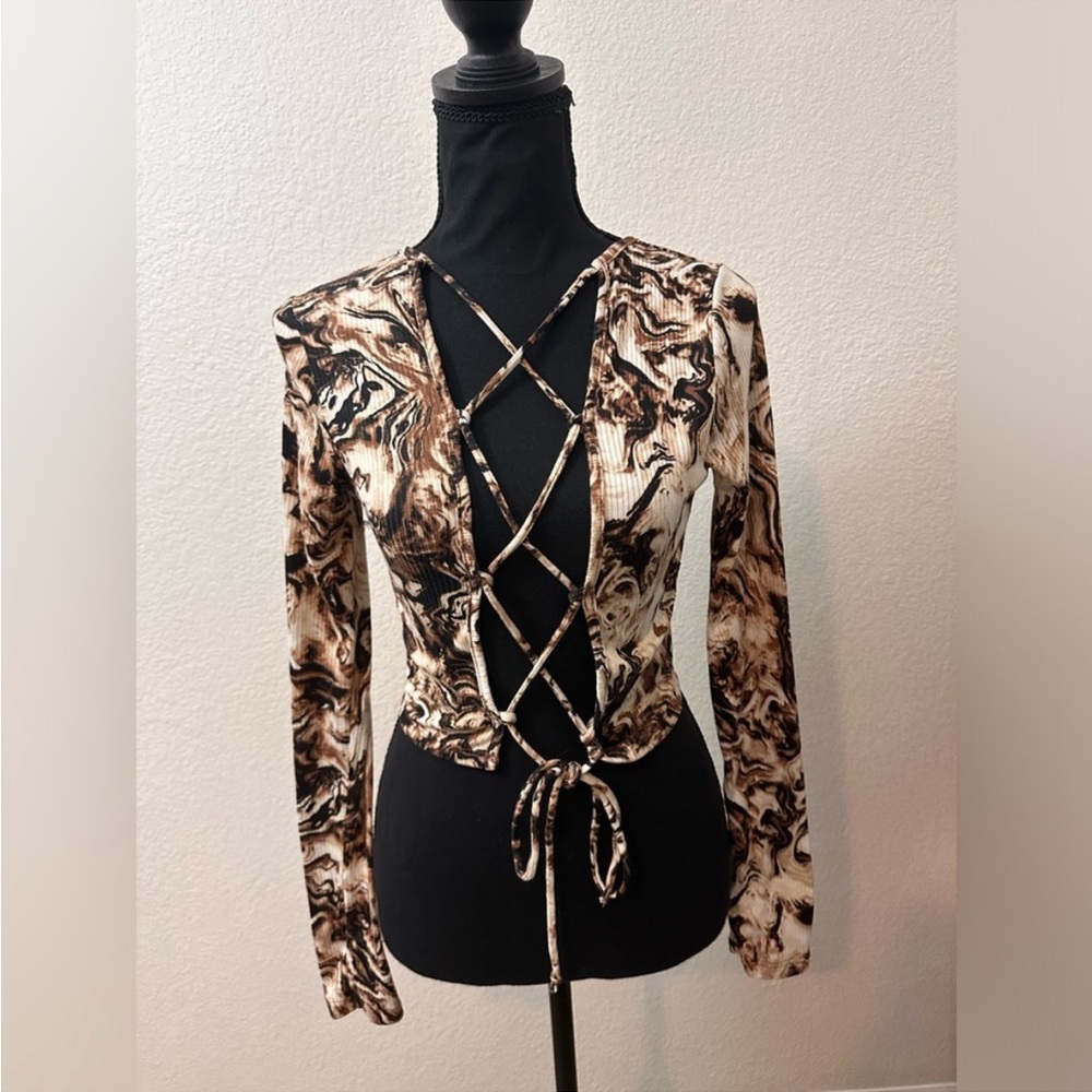 🌼5 for 30🌼 Just Polly: Marble Drawstring Lace Front Long Sleeved Top. Small